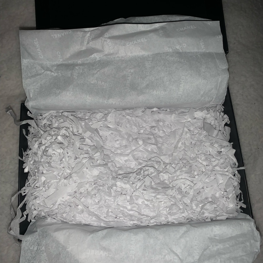 Chanel Gift Box - Picture 8 of 11